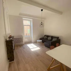 https://appartement-de-charme-en-centre-ville-millau.midi-pyreneeshotels.com